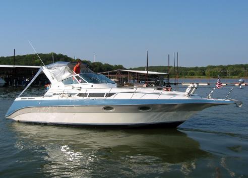 Yacht Boat FOR Sale listed  broker Cruiser Yacht Cruisers Inc 3170 Express $17,500 Lake Texoma Dallas Texas Excellent Genset two berths AC Air Conditioning Millcreek Marina Generator sun pad Mercruiser surveyor Island fun 75076